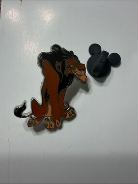 Disney lion king Scar Enamel Pin - Brown & Black Lion Character
